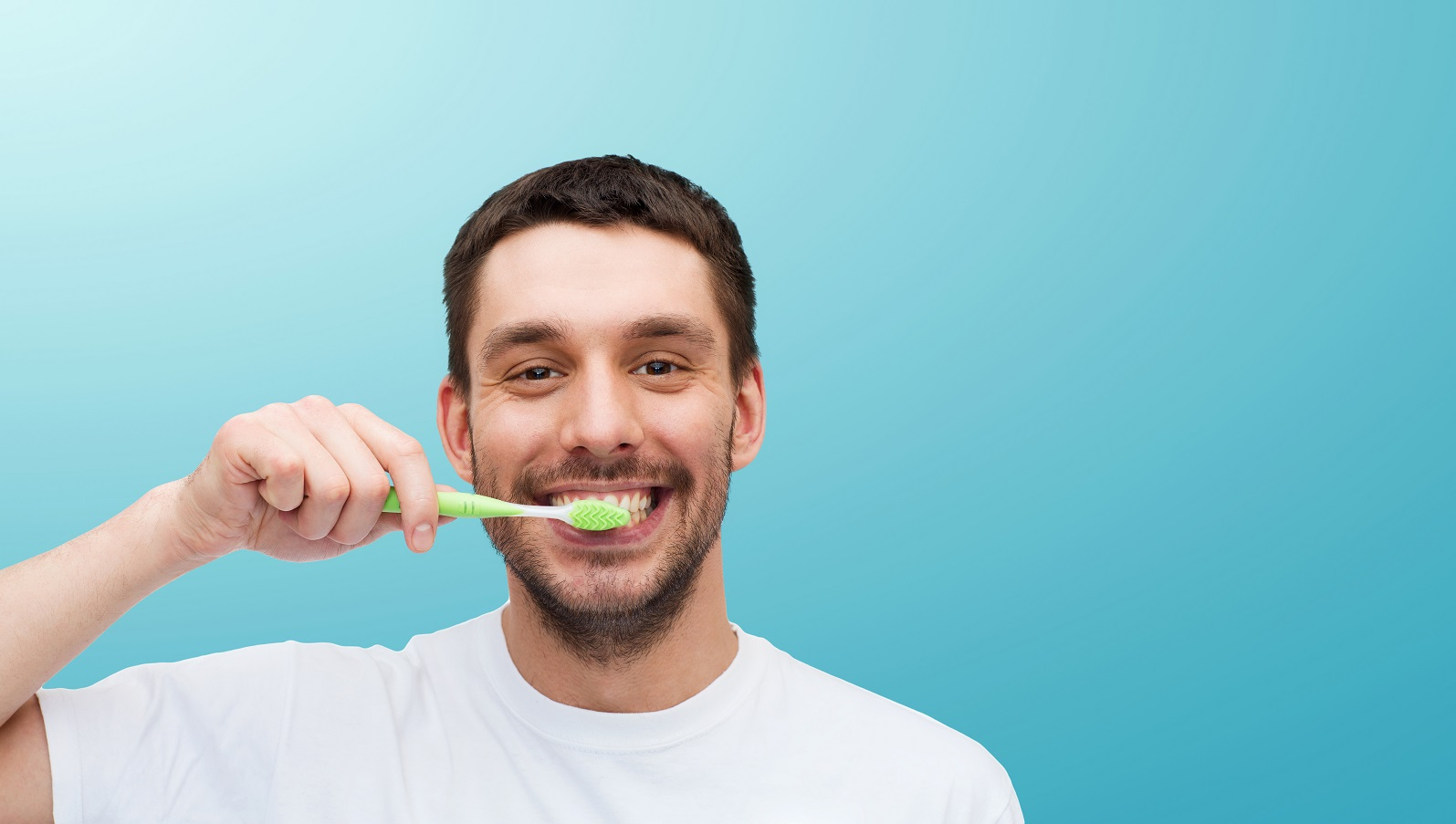 Человек с зубной щеткой. Человек чистит зубы. Мужчина с зубной щеткой. Чистим зубы!. Мужской чистить